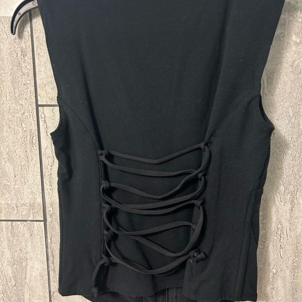 TA3 Corsety Square Neck Sleeveless Top - Picture 2 of 6